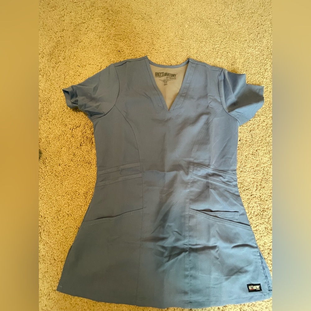 Grey’s Anatomy xxs 3 pocket scrub top